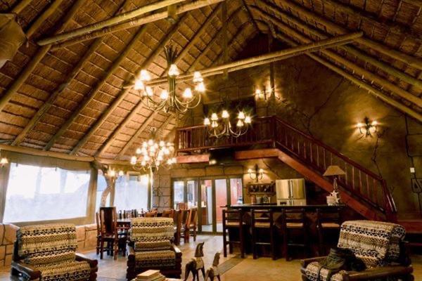 Tshukudiba Game Lodge Tom Burke Dış mekan fotoğraf